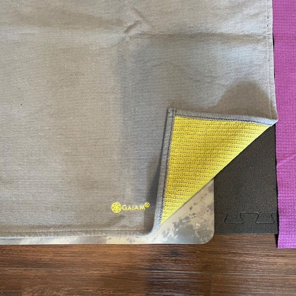 2 GAIAM Non-Slip Hot Yoga/Bikram mat covers - Picture 3 of 3
